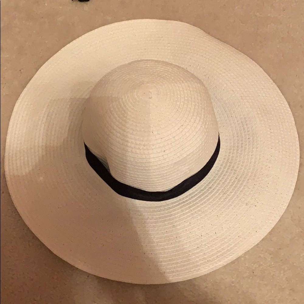 Black and white sun hat